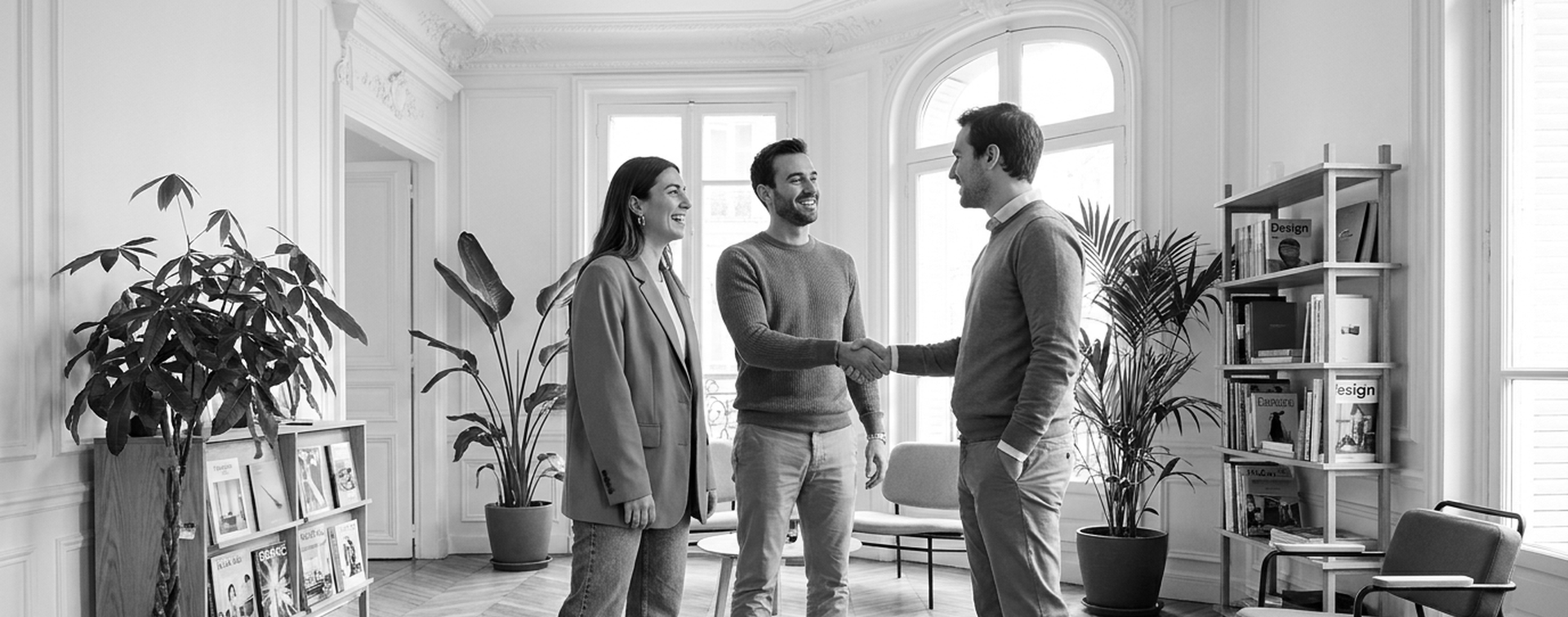 Accueil chaleureux à l'entrée de l'agence Enhance Digital à Paris